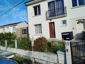 Bedroom with shower, toilet, fridge, microwave on the ground floor. - Image 2