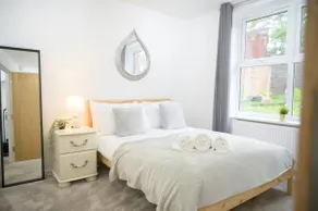 Silver King Suite Withington | Free Park Sleeps 6 - Image 2