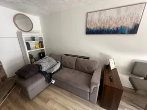 Cozy Suburban Home, Perfect for Long-Term Stay - Image 4