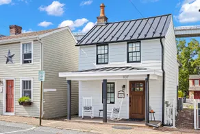 Canal views/Walk to Shops/Luxury 2Bed/1.5Bath - Image 2