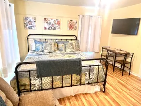Historic Hilltop Guesthouse - Image 2