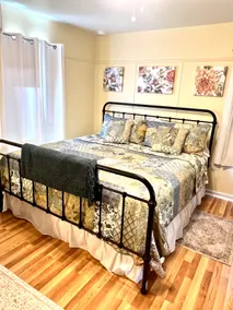 Historic Hilltop Guesthouse - Image 3
