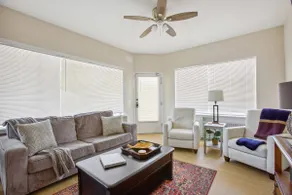 2 Bed | Fast Wi-Fi | Near Hospital & Downtown Fxbg - Image 4