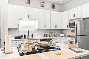 Organic Modern Retreat | 1 BR2Bed | Pool & Gym - Image 3