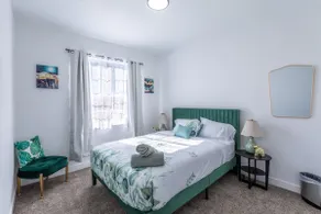 15 mins to Strip|Laundry|Arcade|BBQ|Comfy Beds - Image 3