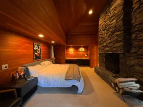 Stunning Peaceful Lakeside Cottage - Image 2