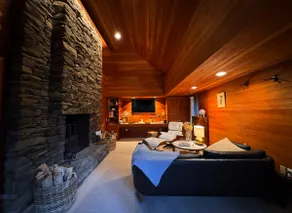 Stunning Peaceful Lakeside Cottage - Image 4
