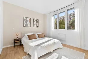 Large Bright Home - Parking - Trocadero 25 min - Image 2