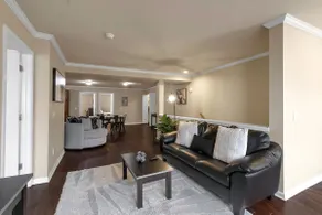 Spacious 3 bed/3 bath apartment near airport/UB - Image 5