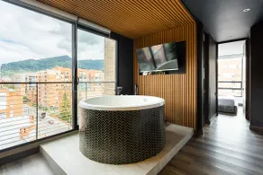Urban Retreat with Jacuzzi - Image 2