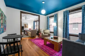 Keepin' it Golden • Vintage 1BR Near Wrigley - Image 3
