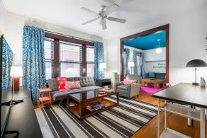 Keepin' it Golden • Vintage 1BR Near Wrigley - Image 5