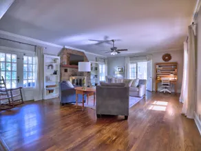 Brumble Bee Cottage off Canton - Image 3