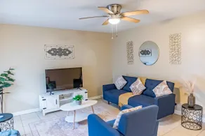 Ideally 2Br Near Lake Apartment - Image 2