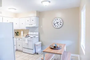 Ideally 2Br Near Lake Apartment - Image 5