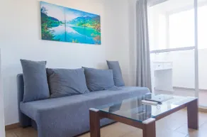 Downtown Apartment with Garage Included - 6 Guests - Image 3