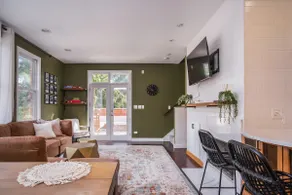 Bucktown Haven - Private Townhome in Chicago - Image 2