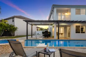 Luxe Miami Villa 5BR Sleep 12 with Pool & Spa - Image 3