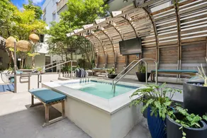 Santa Monica 2BR | Downtown • Hot Tub • King Beds - Image 2