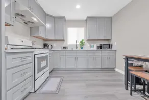 Comfy 2BR/2BA w/Full kitchen near airport - Image 4