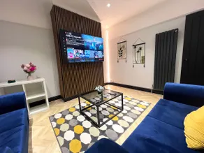 * Whole Luxury Modern Warm House * Free Parking * - Image 5