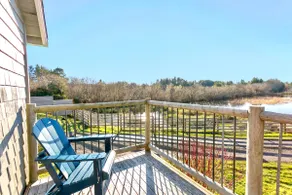 Pet Friendly 2 Queen Cottage Hot Tub Private Deck - Image 3