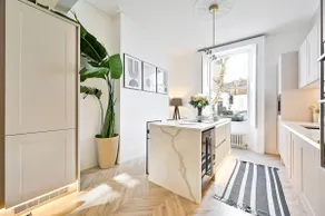 Elegant Chelsea House w/Primary Suite - Image 4