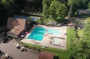Cozy Poconos Lake Getaway-Pool/Sauna/Ski - Image 4