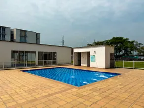 Luxury apartment with 3 pools and 24-hour water service - Image 4