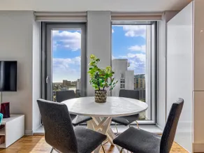 MediaCity Lovely 2 bed APARTMENT Amazing views Near Man United - Image 5
