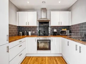 MediaCity Lovely 2 bed APARTMENT Amazing views Near Man United - Image 4