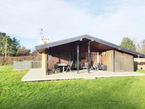 Cozy cottage with a wilderness hot tub - Image 2