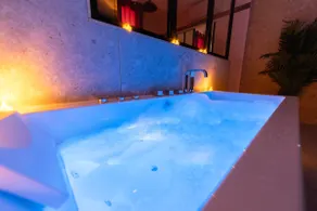 50 sqm loft • Jacuzzi and train station nearby - Image 2