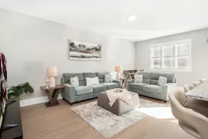 Townhome in Oakville - Image 2