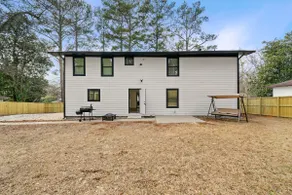 Expansive 7-Bedroom Family Home - Image 2