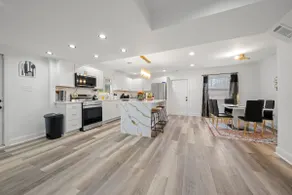 Expansive 7-Bedroom Family Home - Image 5