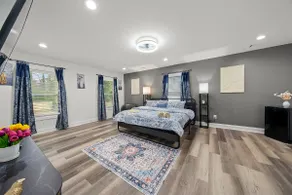Expansive 7-Bedroom Family Home - Image 3