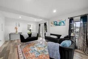 Expansive 7-Bedroom Family Home - Image 4