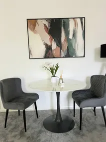 Artistic 2 bed flat in Bolton City Centre - Image 2