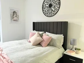 Artistic 2 bed flat in Bolton City Centre - Image 3