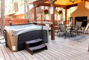 Royal Heaven, Hot Tub, Private Deck, Covered Porch - Image 2