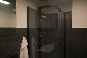 2 bedrooms with 4 single beds in a quiet location - Image 3
