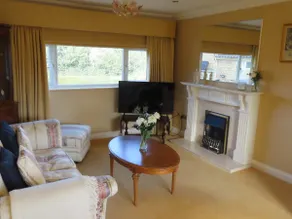 Flat in quiet, secure area - Image 5