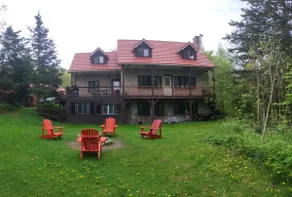 Nature Retreat + Hot Tub & Steam Room - Image 5