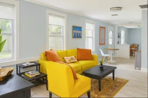 3BR by beach & downtown, enclosed yard & BBQ! - Image 3