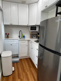 Modern Guesthouse With Amenities - Image 4