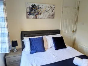 Theatre Severn Town House, Parking & Quarry Views - Image 3