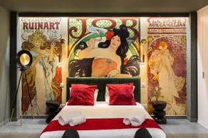 Arc de Triomphe: Emerald Suite with Jacuzzi - Image 2