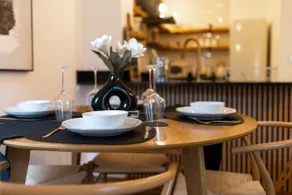 Luxury 2 Bedroom City Centre Haven Super King En-suite with Parking - Image 3