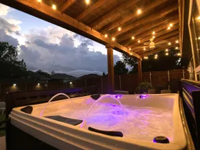 Stylish Family Retreat / Hot Tub / Game Kids Room - Image 3